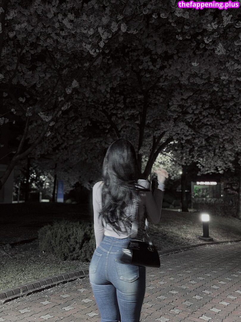 0.0_yulmu / 율무 Nagie OnlyFans Zdjęcie #4