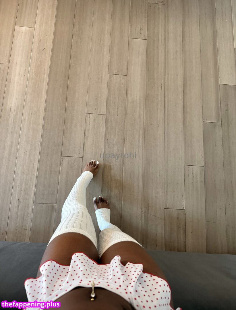 Aarohi Allegre / aarohiallegre / favicon.ico / https: / littlerohi / urgoddessrohi Foto OnlyFans Desnuda #1