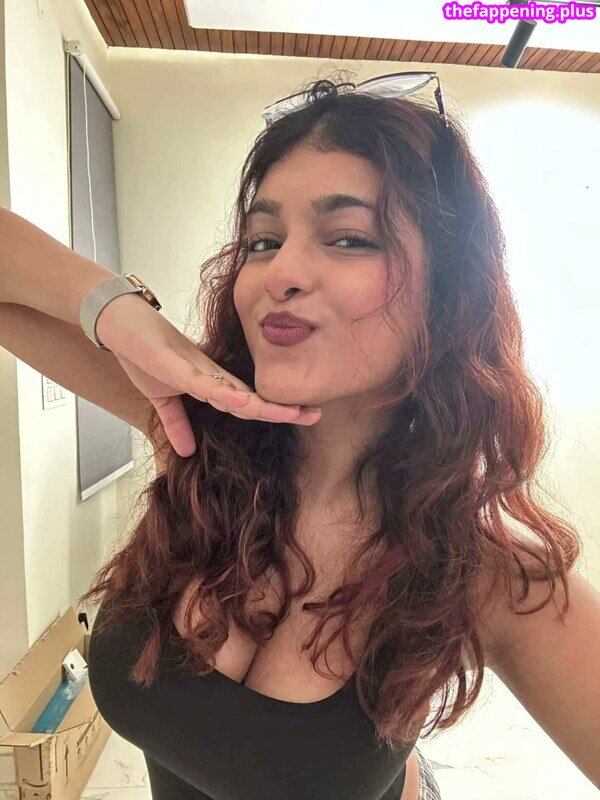 Aashiyayaya / thefuzzyaya Fotografie OnlyFans Dezbrăcată #4