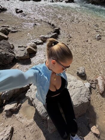 Leaked Actuallyyhelen private photo viral onlyfans