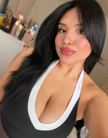 Leaked Adriannaledesma private photo viral onlyfans