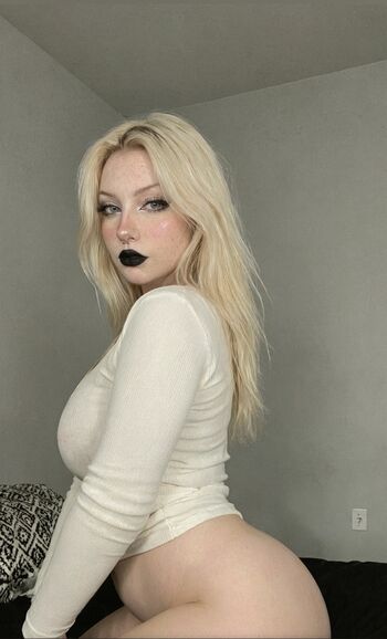 Aelis The Goth