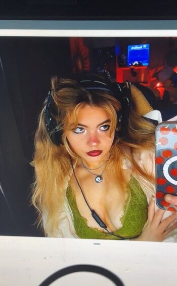 Leaked Aiiygatorz private photo viral onlyfans