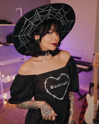 Leaked Aileensenpaireacts page private photo viral onlyfans
