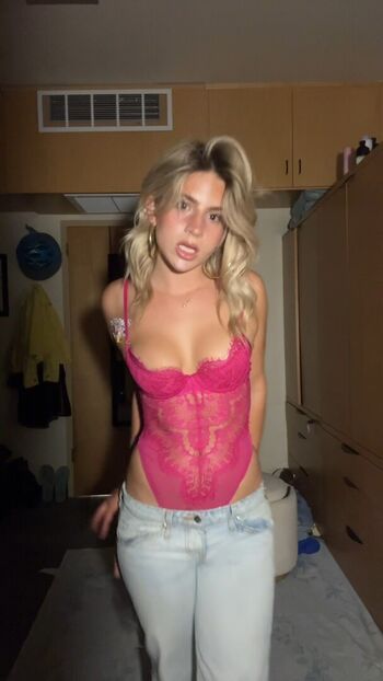 Leaked Ainsley rolstad page private photo viral onlyfans