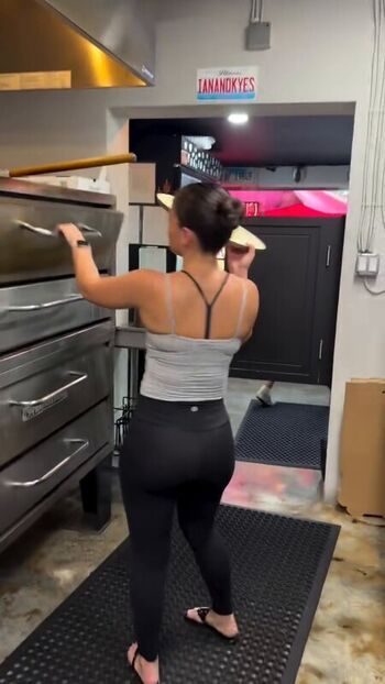 Leaked Aleaarose page private photo viral onlyfans