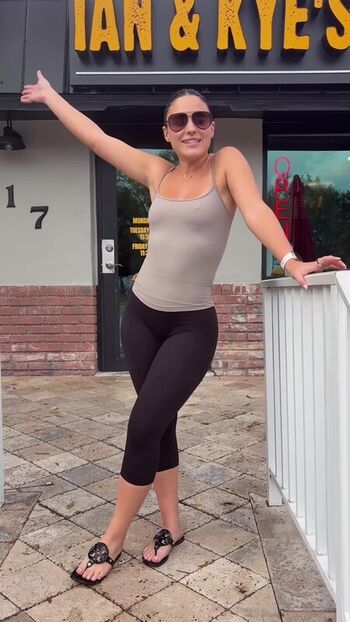 Leaked Aleaarose private photo viral onlyfans