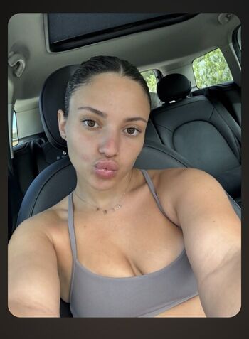 Leaked Aleaarose private photo viral onlyfans
