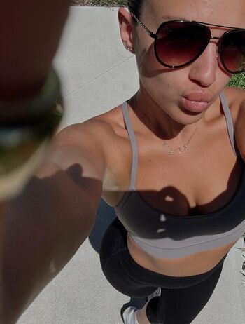 Leaked Aleaarose private photo viral onlyfans