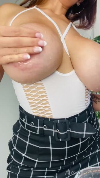 Leaked Alexa pearl  page private photo viral onlyfans