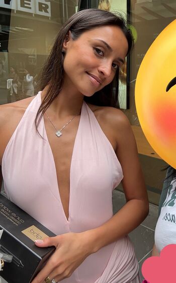 Alexandra Saint Mleux