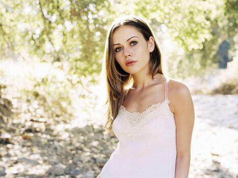 Alexis Dziena