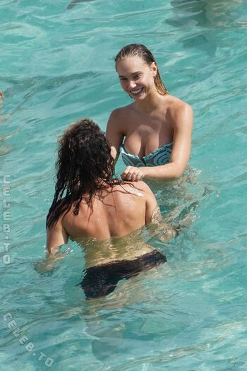 Leaked Alexis ren  page private photo viral onlyfans