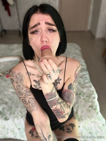 Leaked Aliceinvibes page private photo viral onlyfans
