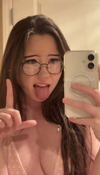 Leaked Aliciajade private photo viral onlyfans