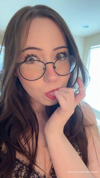 Leaked Aliciajade private photo viral onlyfans