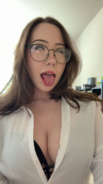 Leaked Aliciajade private photo viral onlyfans