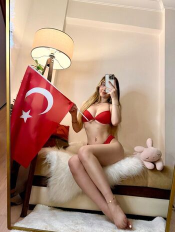 Alina Zeynep