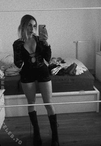 Leaked Alinahrndz private photo viral onlyfans