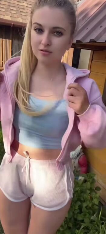 Leaked Alinalovaa private photo viral onlyfans