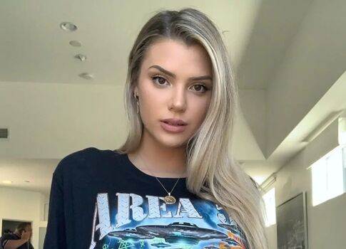 Alissa Violet