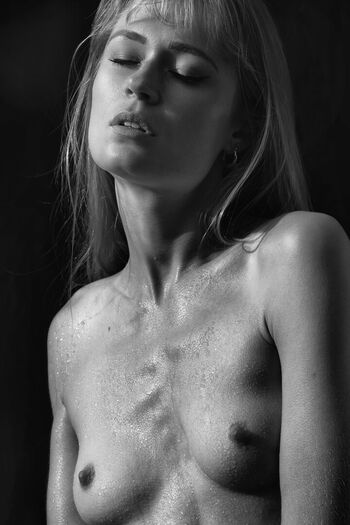 Leaked Alix robillart private photo viral onlyfans