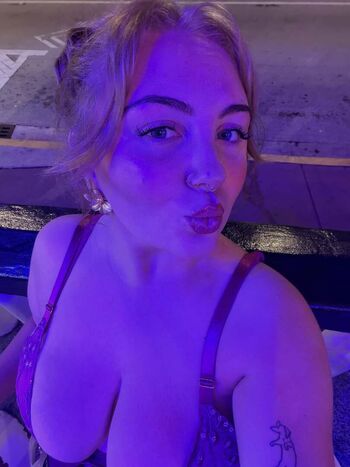 Leaked Alyssaholmes page private photo viral onlyfans