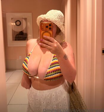 Leaked Alyssaholmes page private photo viral onlyfans