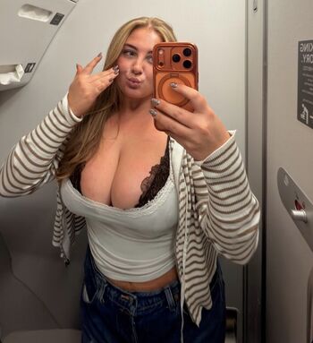 Leaked Alyssaholmes private photo viral onlyfans