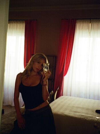 Alyvia Alyn Lind