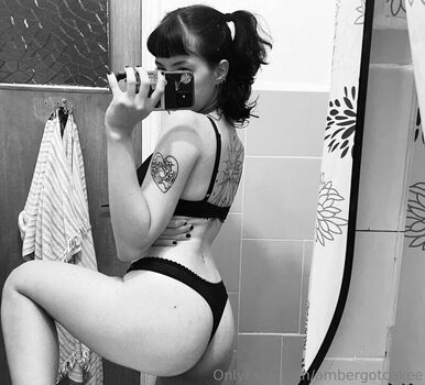 Leaked Ambergotcakeee private photo viral onlyfans