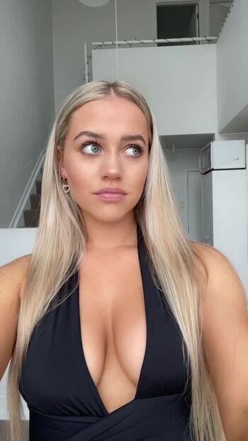 Amelia Hinton-White