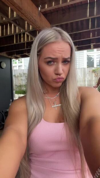 Leaked Amelia hinton white page private photo viral onlyfans