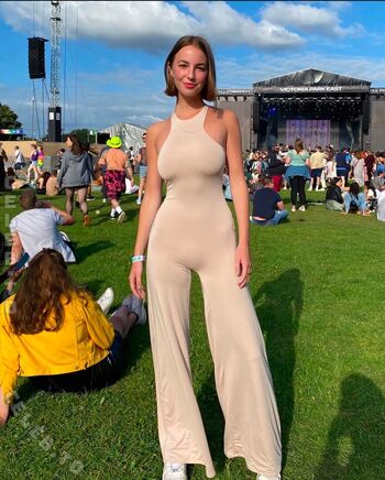 Leaked Amelie manzoli private photo viral onlyfans