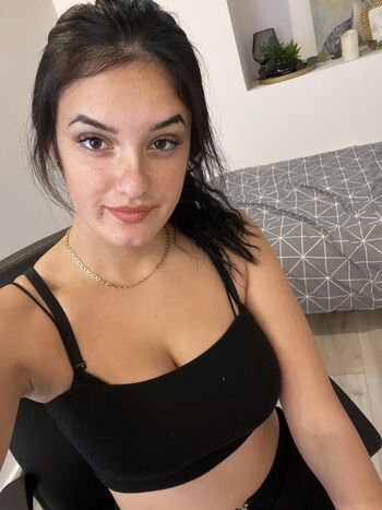 amina_swan_