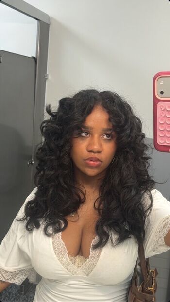 Leaked Ammiroseeee private photo viral onlyfans