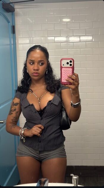 Leaked Ammiroseeee private photo viral onlyfans