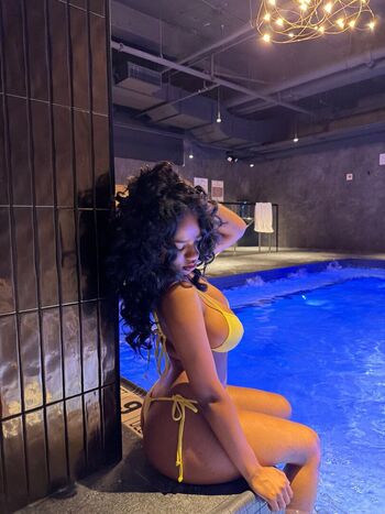 Leaked Ammiroseeee private photo viral onlyfans