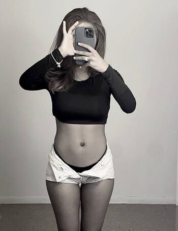 Leaked Ammiroseeee private photo viral onlyfans