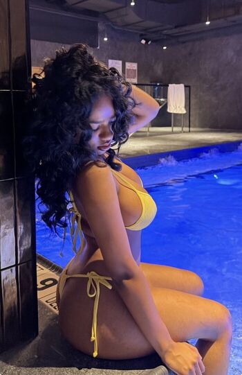 Leaked Ammiroseeee private photo viral onlyfans