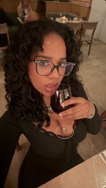 Leaked Ammiroseeee private photo viral onlyfans