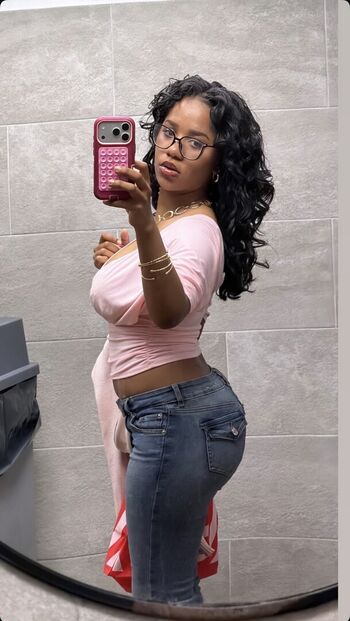 Leaked Ammiroseeee private photo viral onlyfans