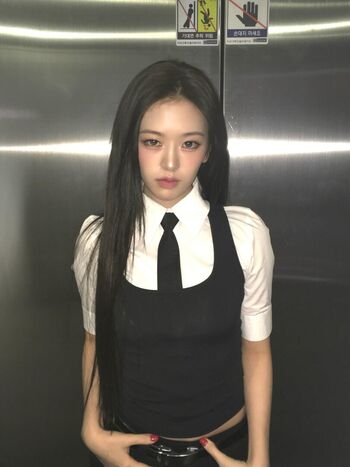 An Yujin 안유진 |