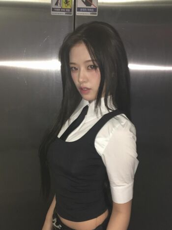 An Yujin 안유진 |
