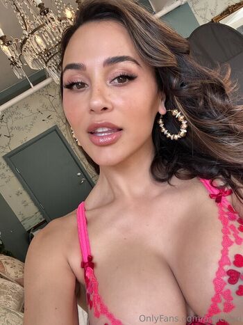 Ana Cheri
