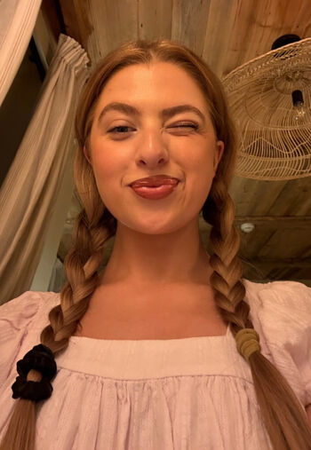 Anais Gallagher
