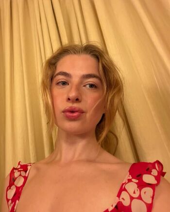 Anais Gallagher