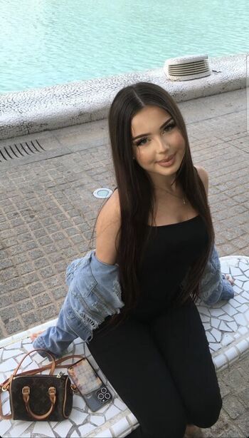Leaked Aneylyverst private photo viral onlyfans