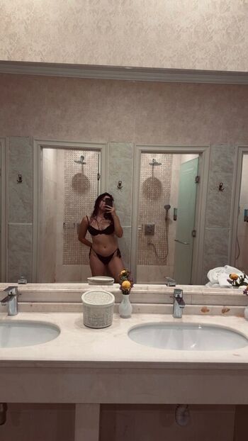 Leaked Angelatravelart private photo viral onlyfans