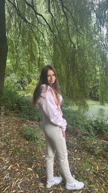 Angelina_Dehlow